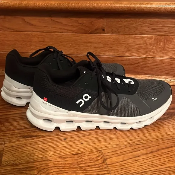 On Cloudrunner sneaker size 8.5 mens or size 10 women’s - Picture 3 of 8